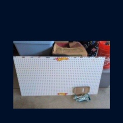 Hot Wheels Peg Board with 22 Peg Hooks