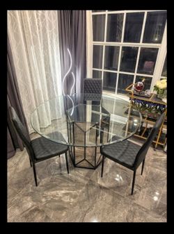 Luxurious and unique DINING TABLE SET w/ Chairs - FANTASTIC condition