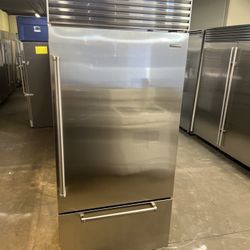 SUB ZERO 36”WIDE BUILT IN STAINLESS STEEL REFRIGERATOR 