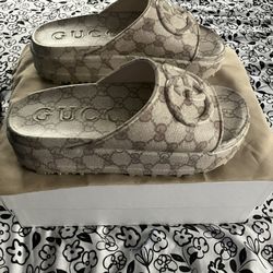 gucci interlocking g slides (authentic)