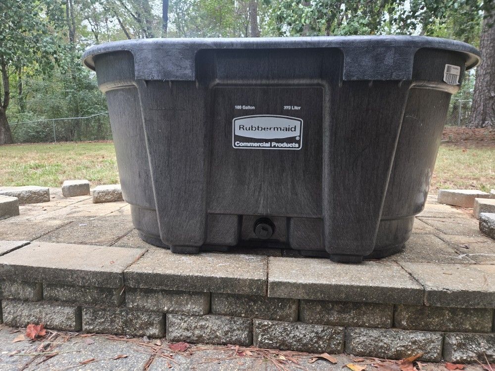 Rubbermaid 100 Gallon Tub With Cover