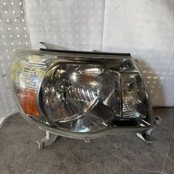 2005-2011 Toyota Tacoma Headlight Halogen Passenger Side