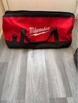 Milwaukee 23. “  Large. Contractors Bag