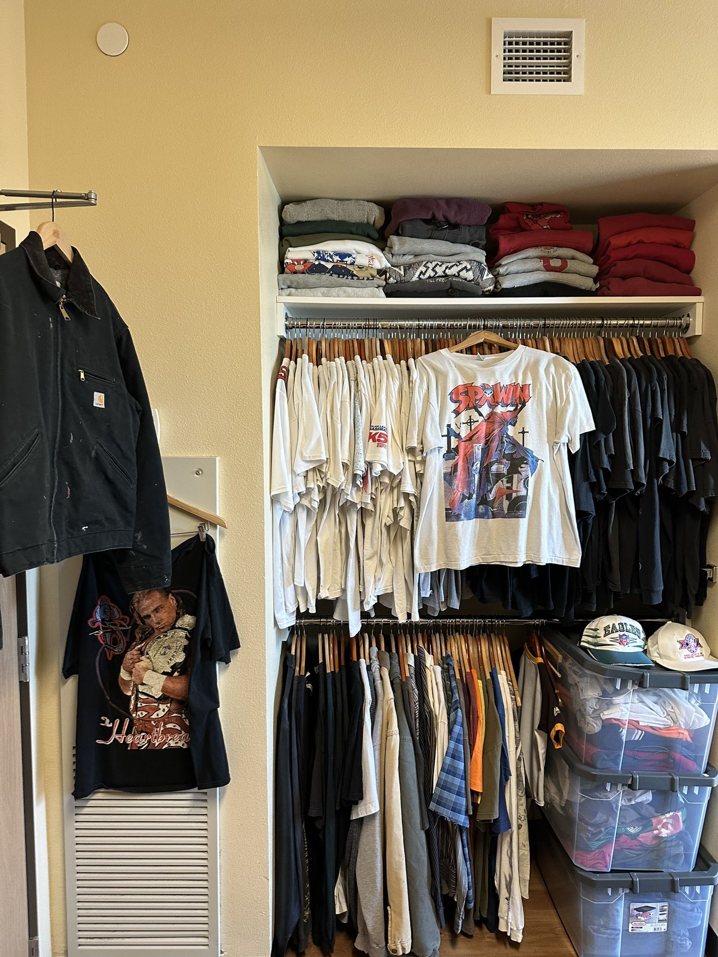 LOOKING FOR VINTAGE CLOTHES WILL PAY CASH