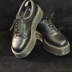 Size 8, fits like 8.5-9 LIKE NEW 💕 Doc Martens 8053 Quad Women Platform Shoes