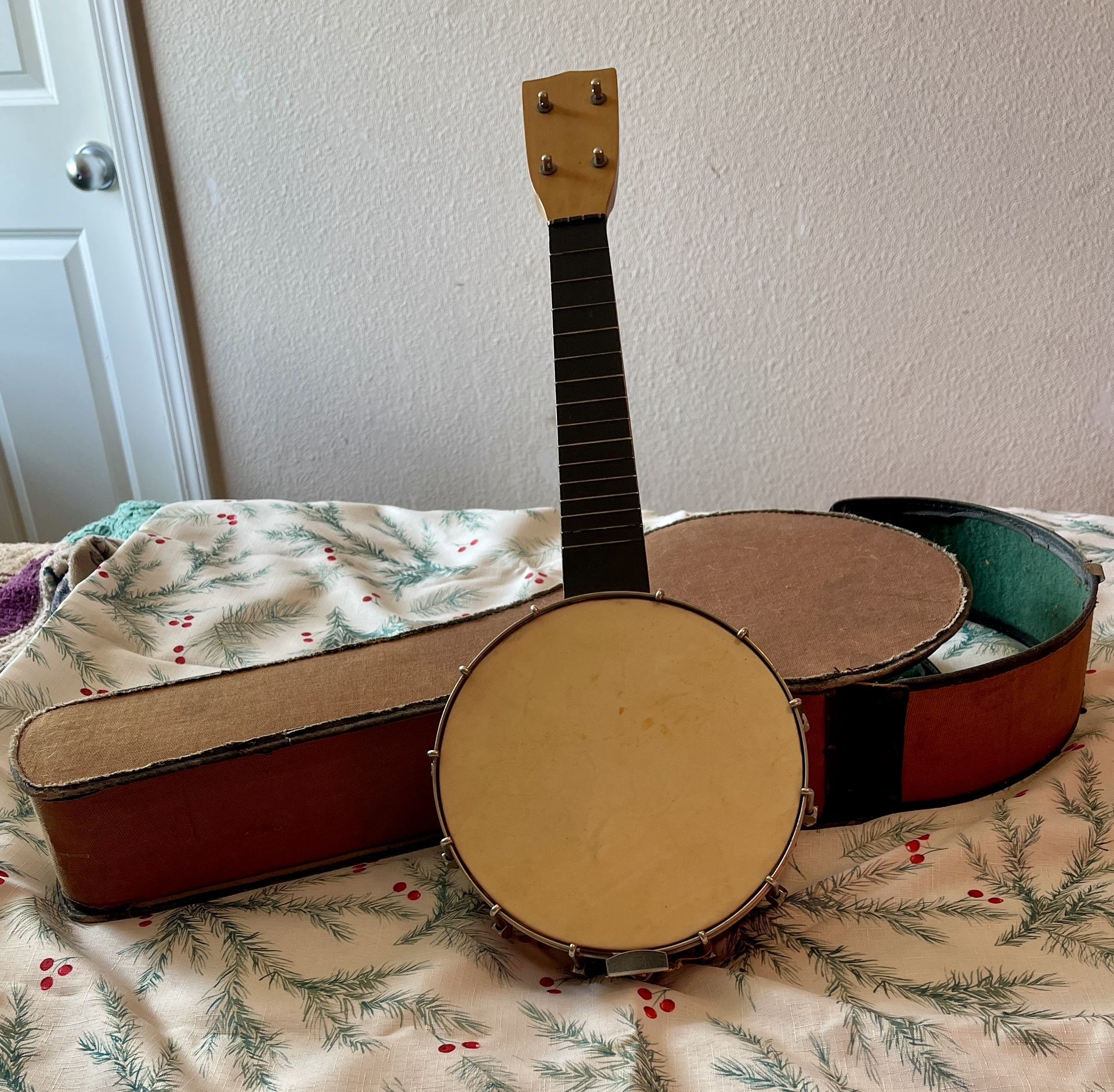 Antique Banjo Ukulele 