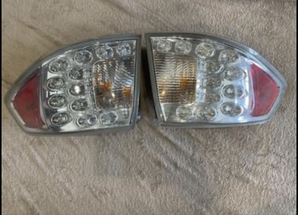 09 Subaru Impreza hatchback driver and passenger taillights
