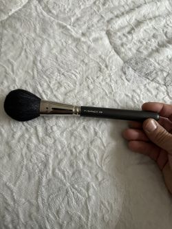 MAC 150 Large Powder Brush NWT