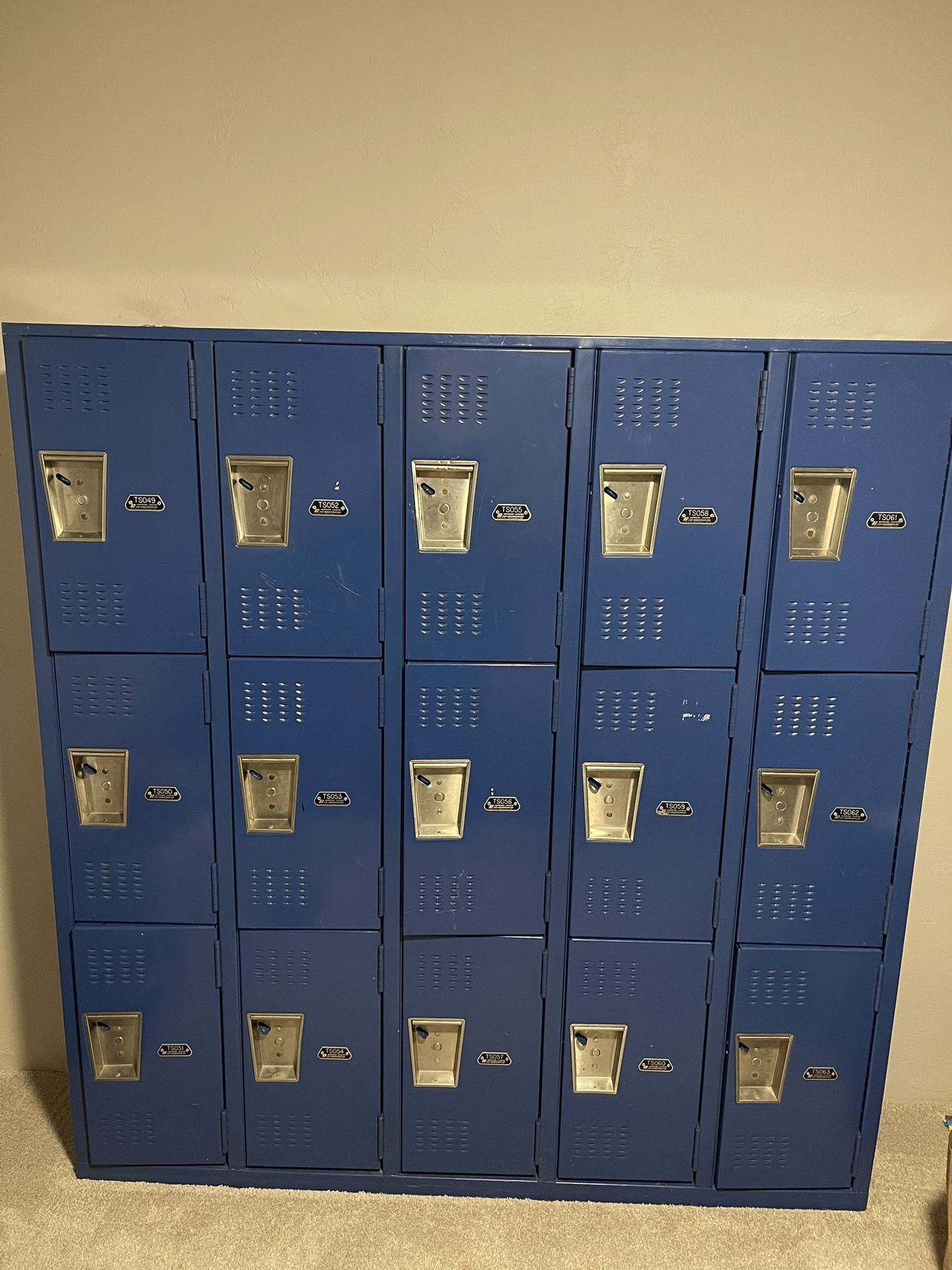 Storage lockers 