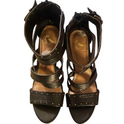NEW size 8 Strappy heels