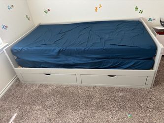 White Twin Daybed with Trundle and Drawers