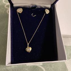 Real Gold And Diamond Earrings And Pendant ( Necklace)