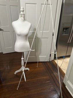 Maniquí en and sign holder