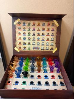 Skylanders Trap Team Collection Colectors Case Box W / 27 Traps