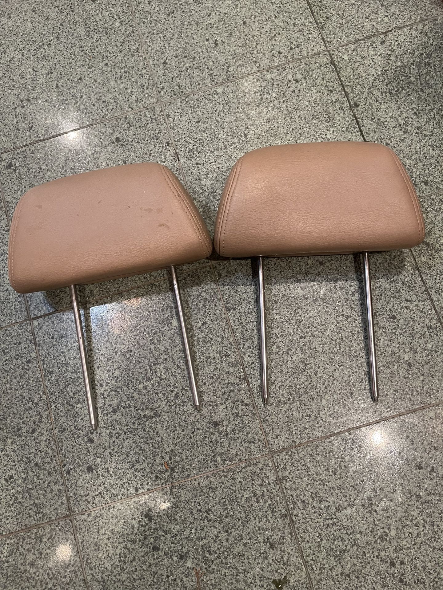 1 Dodge Caravan Chrysler Town & Country Headrest Head Rest Tan OEM  VEHICLE COMPATIBILITY IS NOT ALWAYS ACCURATE AND MAY NOT WORK FOR YOUR VEH