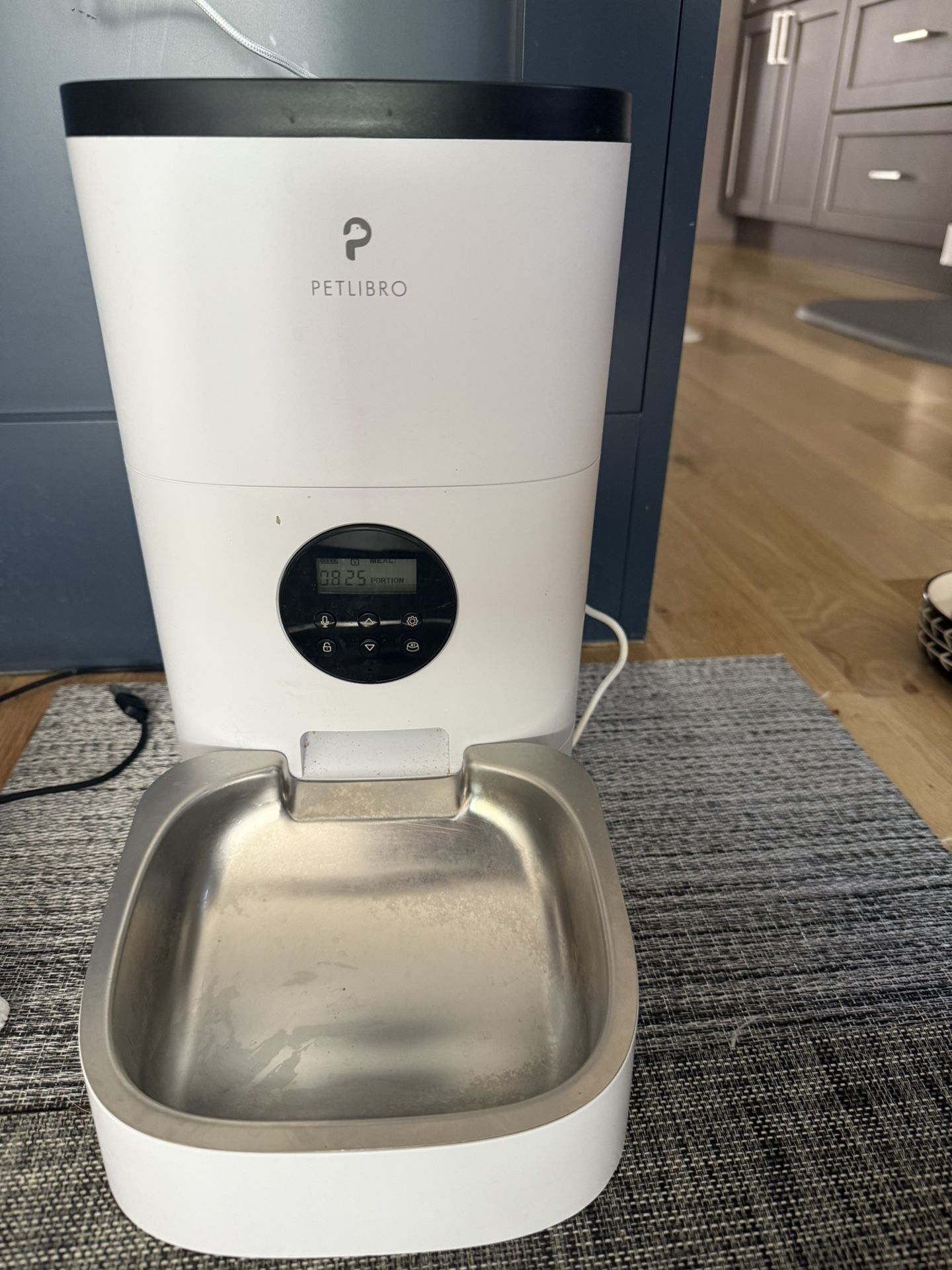 Automatic cat Feeder