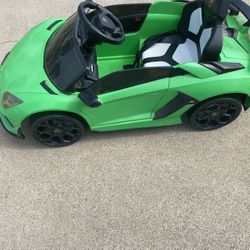 Kids Battery Operated Car, It Comes With Charger And Remove Control For Parents 