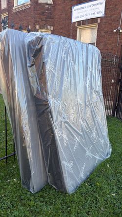 Full mattress and box spring
