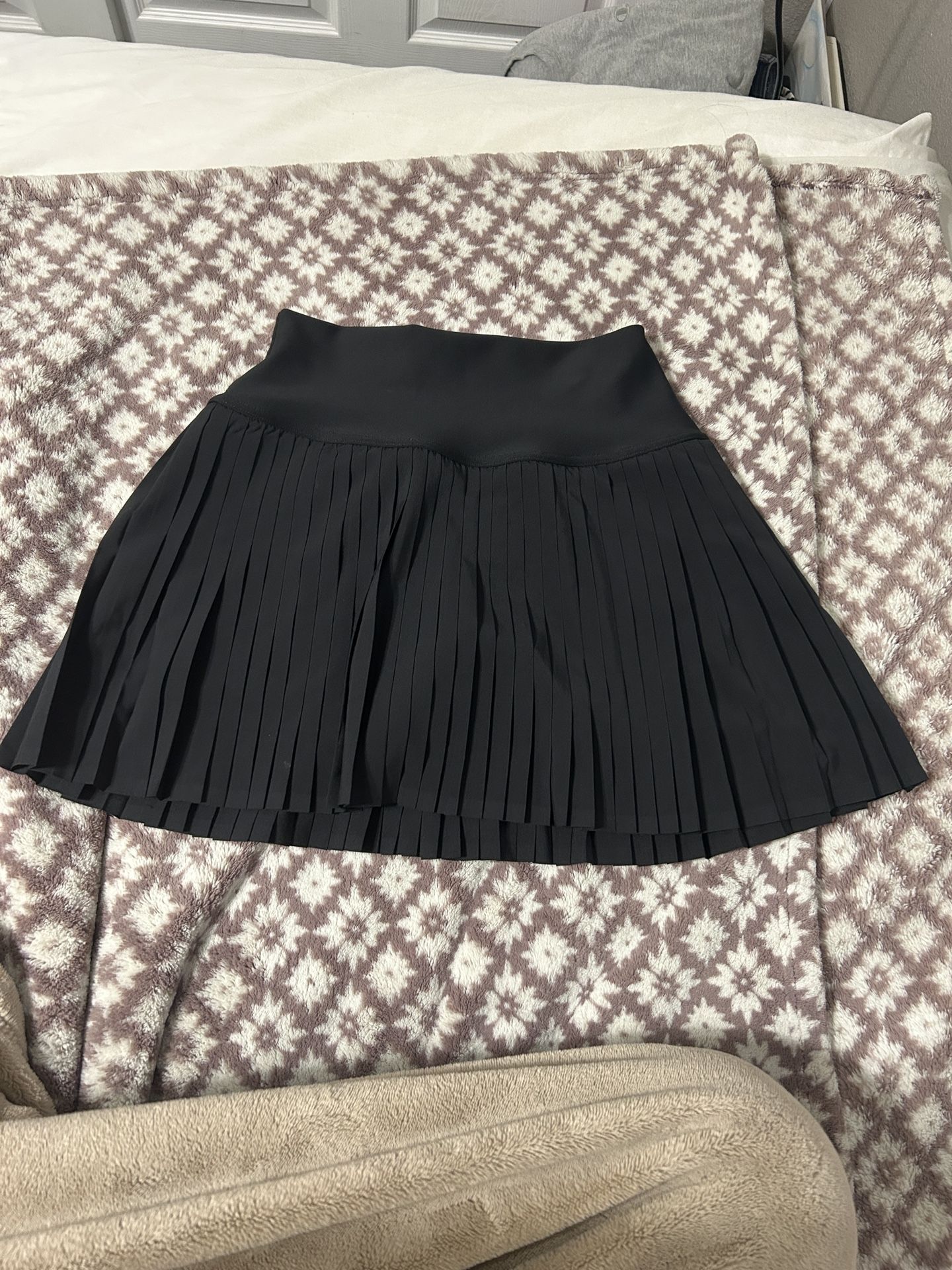 Alo black skirt