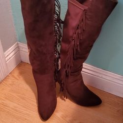 Brown Suede  Like Boots..size 8 Womens..knee  High Boots..stretchy Material...like New With Fringes 