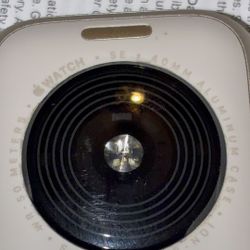 	 Apple Watch SE (2nd Gen) [GPS 40mm] Smartwatch with Starlight Aluminum Case