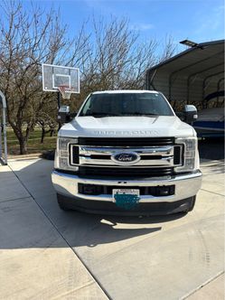 2017 F250 Super Duty  XLT white