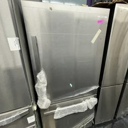 Hisense Bottom Freezer In Stainless Steel New Open Box Counter Depth