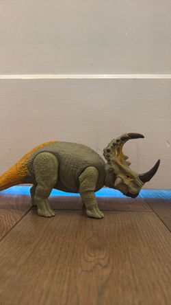 Sinoceratops Jurassic World Dominion Roar Strikers Sinoceratops action figure