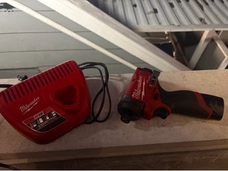Milwaukee gun, charge, battery