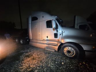 KW 18 speed  Semi Truck Sleeper Cab/Sterling 10 Speed Day Cab