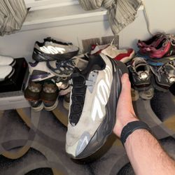 YEEZY 700 MNVM 