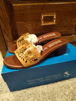 Brand new Cute lightweight Italian shoemakers natural joey slip on sandal, size 8.5