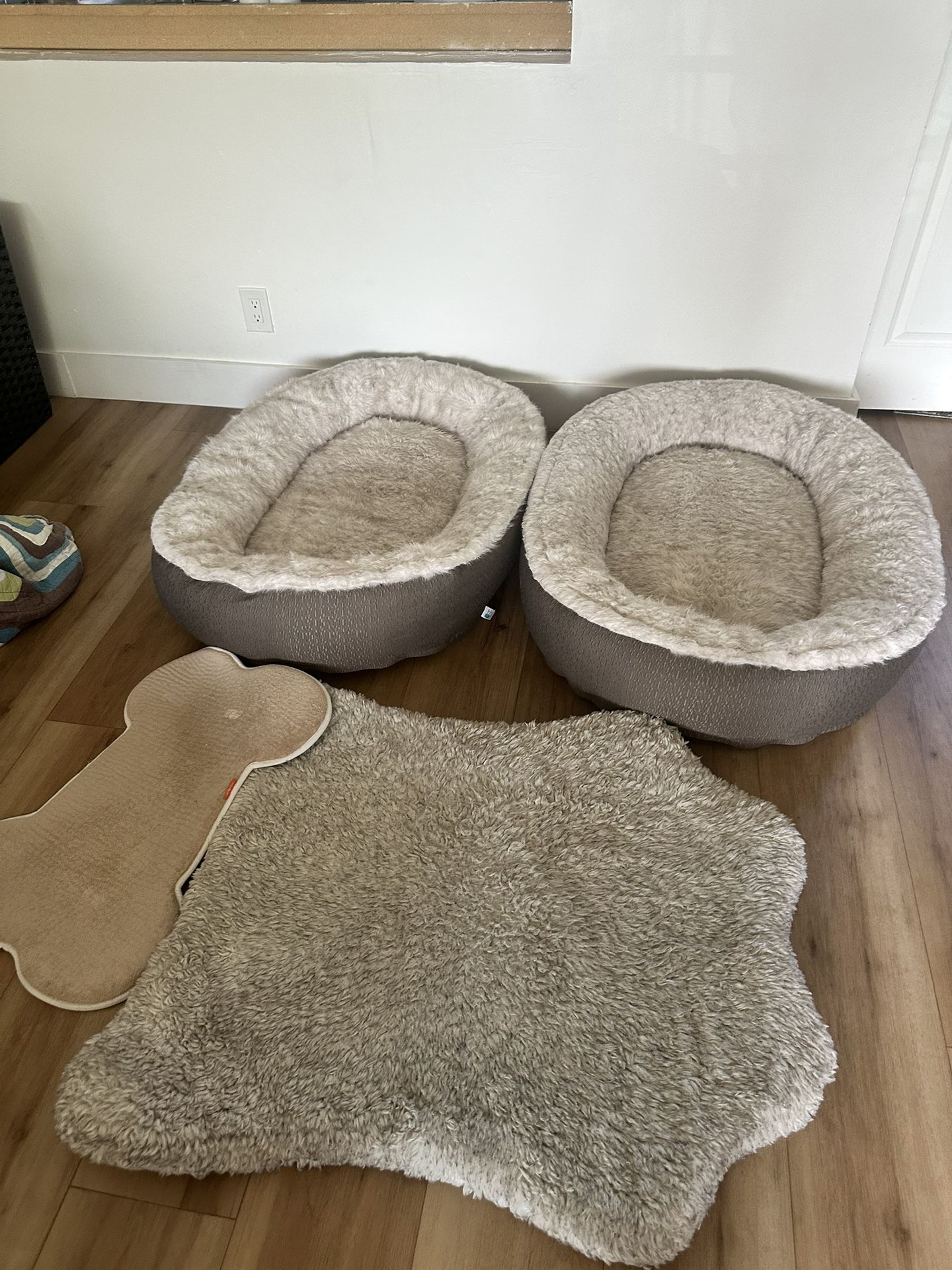 2 Full Size Dog Beds, 1 Lounging Dog Bed, And Dog Bone Mat