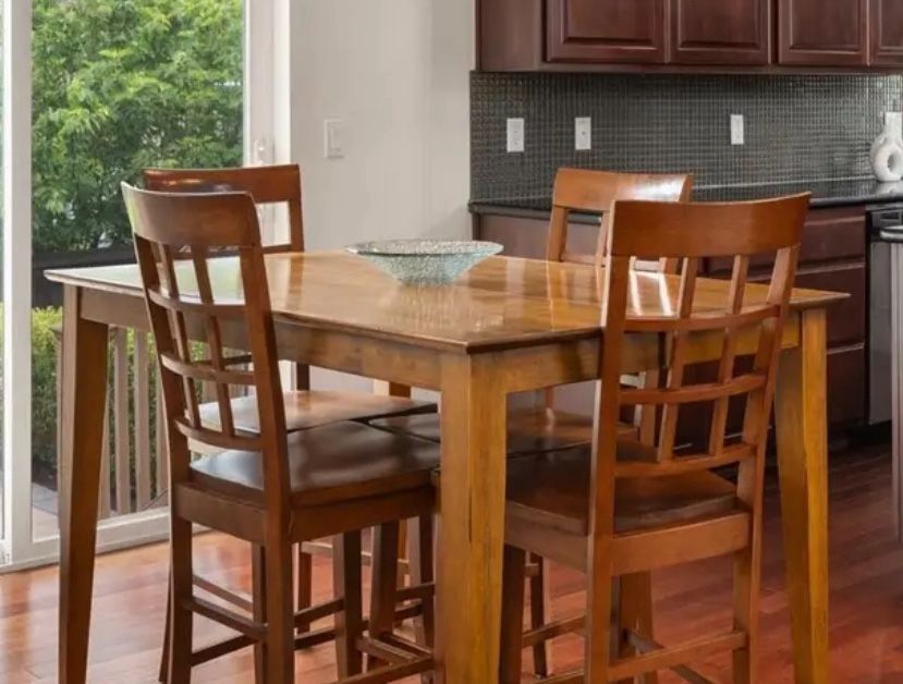 Casual Kitchen Table And Chairs