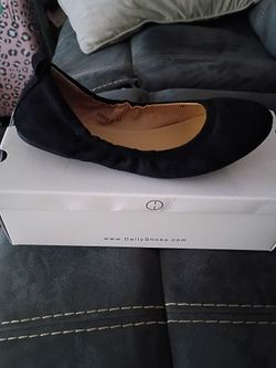 Woman's flat shoes