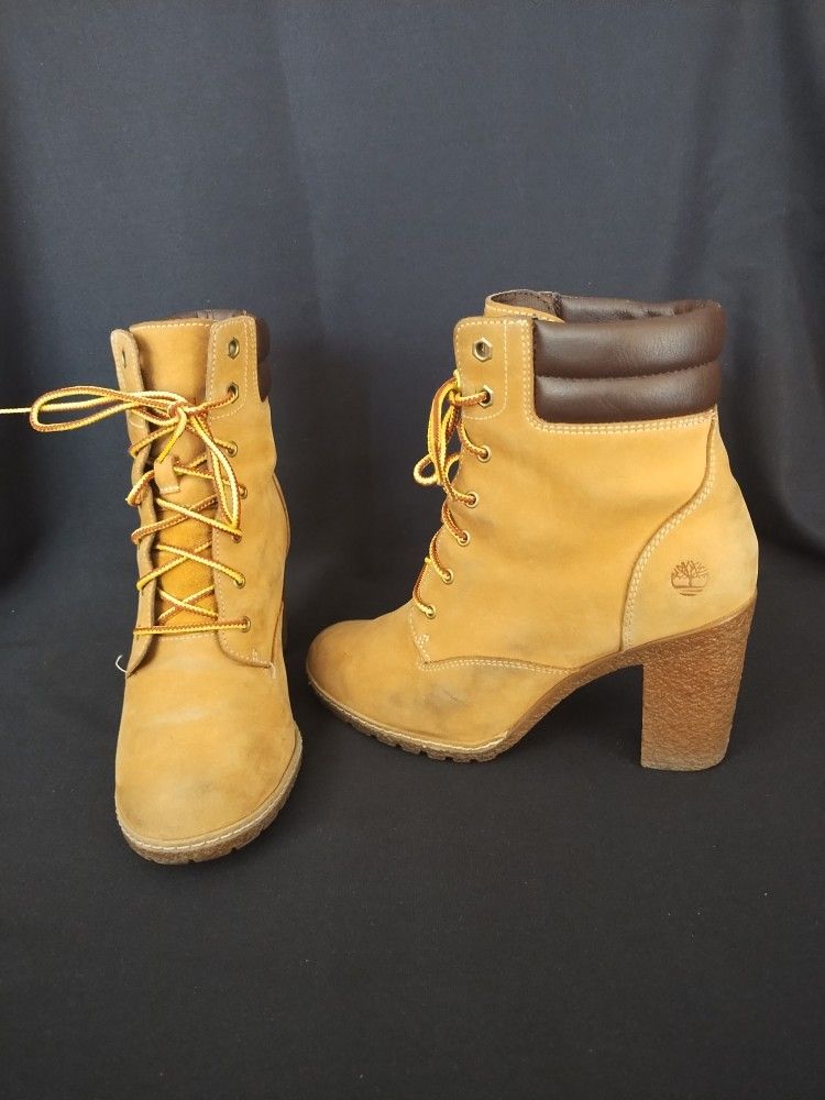 Woman's Heeled Timberland Boots