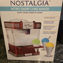 LIKE NEW Nostalgia Snow Cone Maker and 6 NEW Free Flow Pourers (For Syrups)