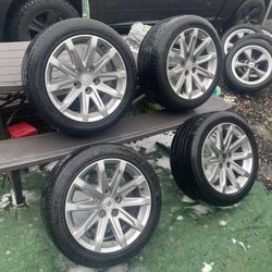 Set for Cadillac 245/45ZR17