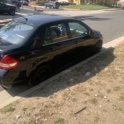 Selling My 2009 Nissan Versa