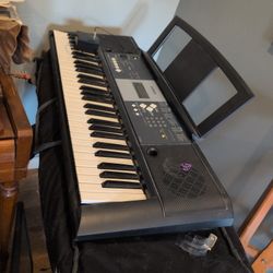 Keyboard With Manual And Cord. Can't Turn On