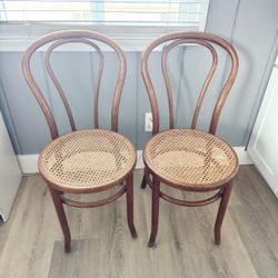 Pair of Bentwood Thonet Style Chairs with Cane Seats Brown Wood Rattan Bistro