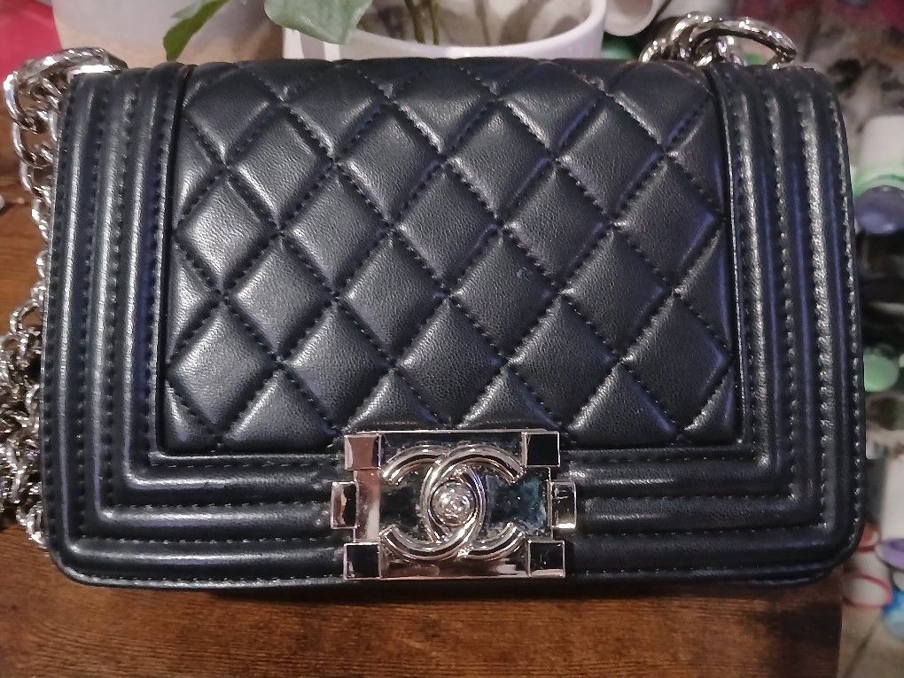 Authentic Chanel Boy Bag – Black Quilted Leather, Silver Hardware, Excellent Condition