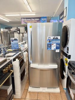 LG 33 in. W 26 cu. ft. Bottom Freezer Refrigerator w/ Multi-Air Flow and Smart Cooling
