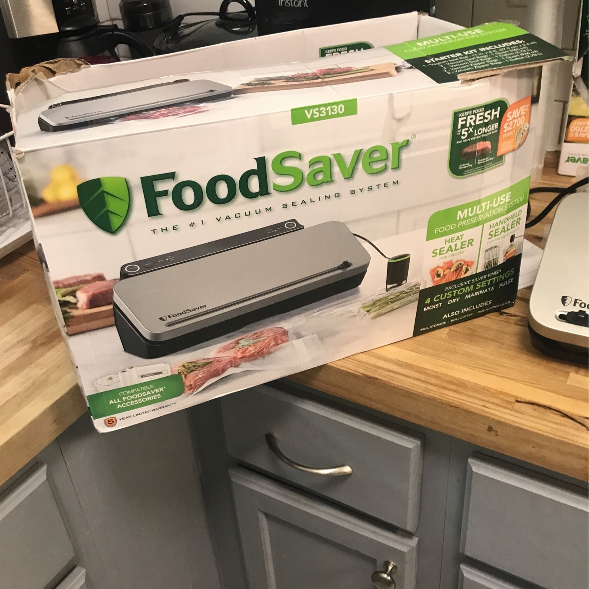 FoodSaver Vacuum Sealing System 