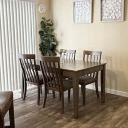 Table + 4 Chairs