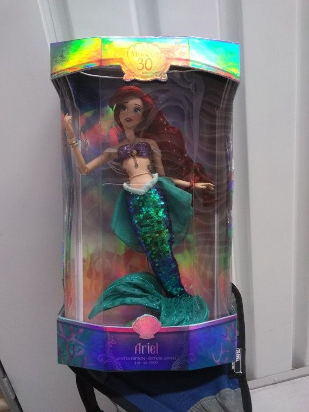 The Little Mermaid 30th Anniversary – 17''

Ariel Limited Edition Dol l