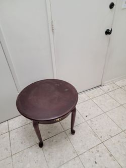 Mini side table with fake drawer