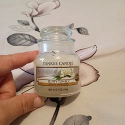 Yankee Candle Fluffy Towels Jar Candle 3.7 Oz.  104g