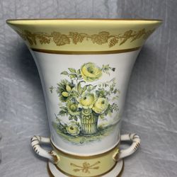 RARE VINTAGE MOTTAHEDEH FLORAL PORCELAIN CACHEPOT