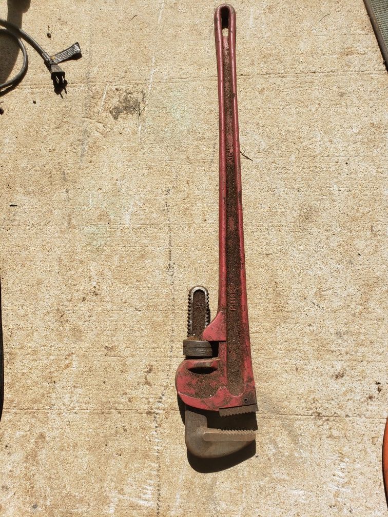 36" pipe wrench